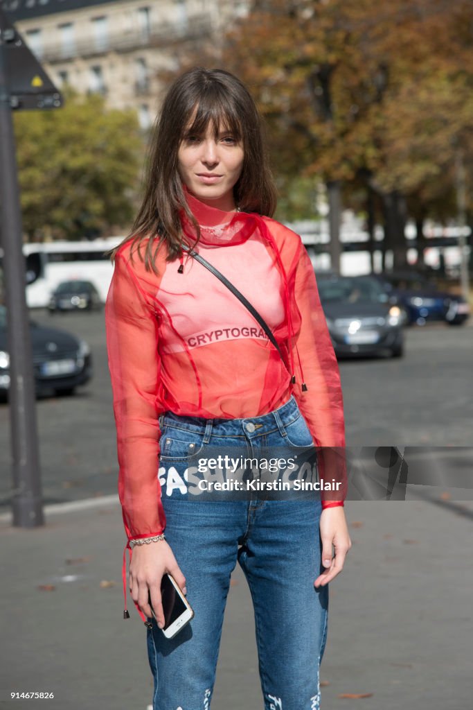 Street Style : Paris Fashion Week Womenswear Spring/Summer 2018 : Day Five