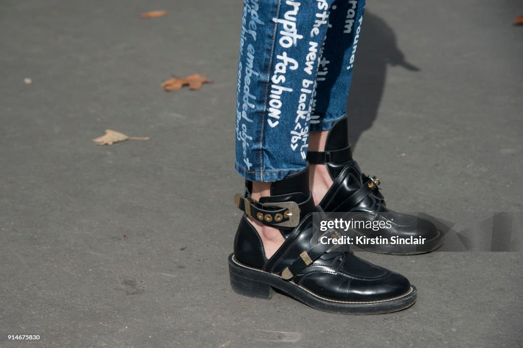 Street Style : Paris Fashion Week Womenswear Spring/Summer 2018 : Day Five