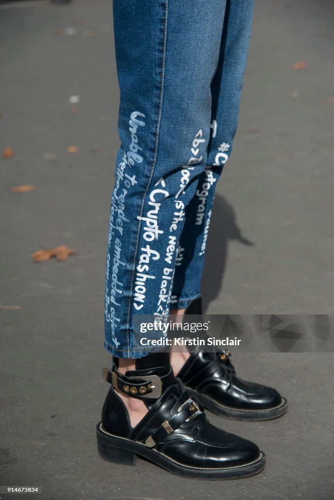 Street Style : Paris Fashion Week Womenswear Spring/Summer 2018 : Day Five