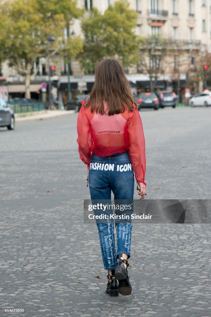 Street Style : Paris Fashion Week Womenswear Spring/Summer 2018 : Day Five