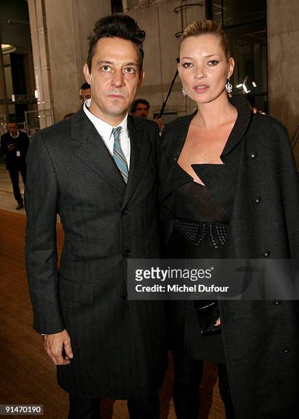 Jamie Hince and Kate Moss attend Yves Saint Laurent Pret a Porter show as part of the Paris Womenswear Fashion Week Spring/Summer 2010 on October 5,...