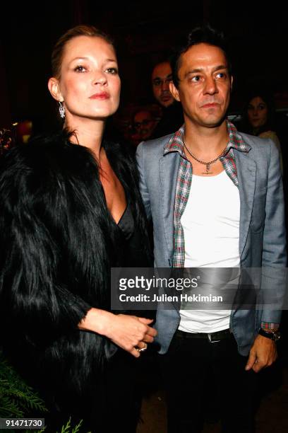Kate Moss and Jamie Hince attend the 'Mario de Janeiro Testino' book launch at Cafe Carmen on October 5, 2009 in Paris, France.