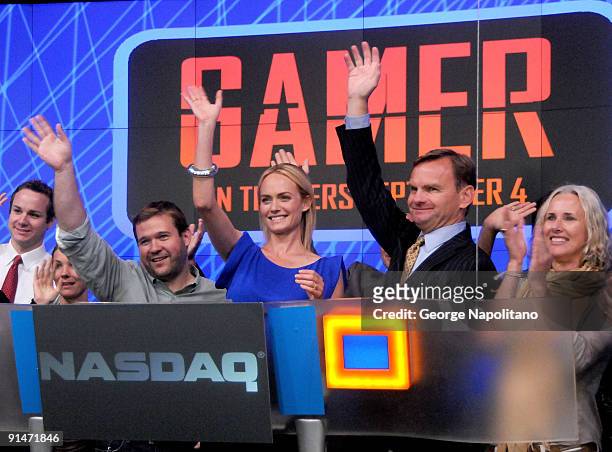 Amber Valletta rings the closing bell at the NASDAQ MarketSite on August 31, 2009 in New York City.