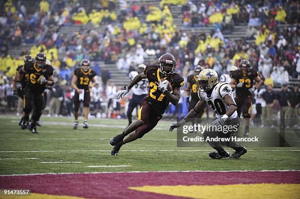 Central Michigan Antonio Brown in action, rushing for touchdown vs Akron Mike Thomas . Mount Pleasant, MI 9/26/2009 CREDIT: Andrew Hancock