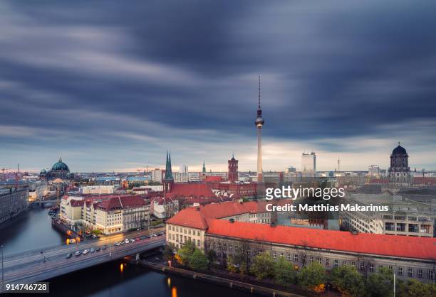 berlin summer night skyline - makarinus 個照片及圖片檔