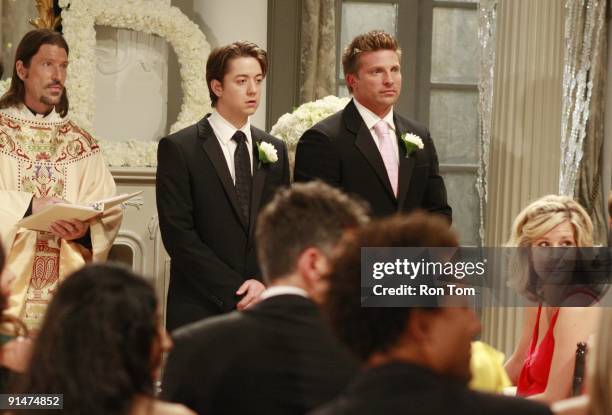 Anthony Michael Jones , Bradford Anderson , Steve Burton and Laura Wright in a scene that airs the week of September 21, 2009 on Disney General...