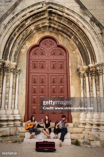 three lady musicians playing in front of carmo convent - carmo convent fotografías e imágenes de stock