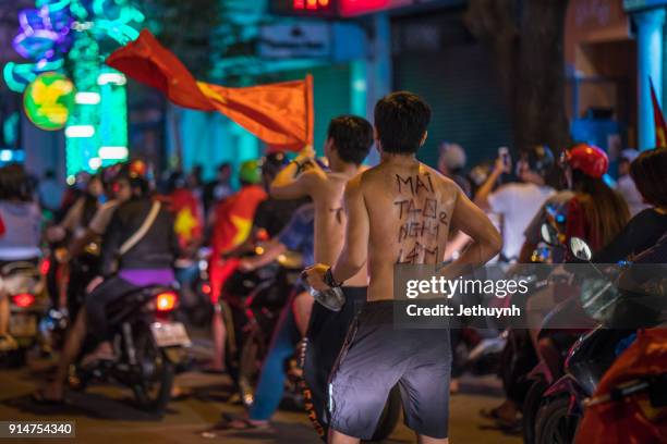 vietnamese football fans rally after historic qatar winning at ho chi minh city - vietnamese football fans rally after historic qatar win bildbanksfoton och bilder