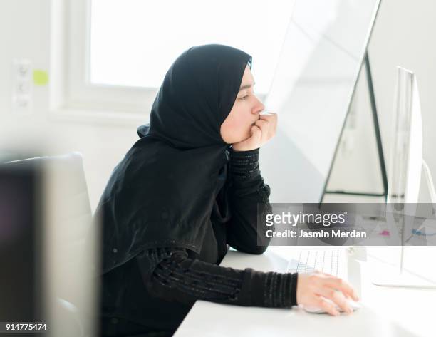 muslim girl working on computer - beautiful arabian girls stock pictures, royalty-free photos & images