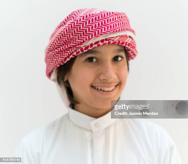 arabic boy closeup portrait - boy wearing dress foto e immagini stock