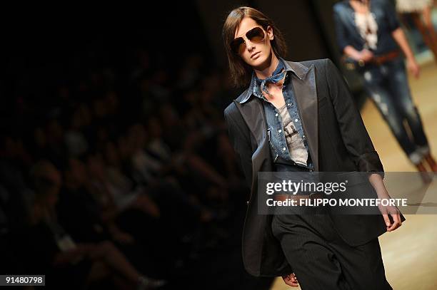 Model displays a creation of D&G Spring/Summer 2010 ready-to-wear fashion collection on September 24, 2009 during the Women's fashion week in Milan....