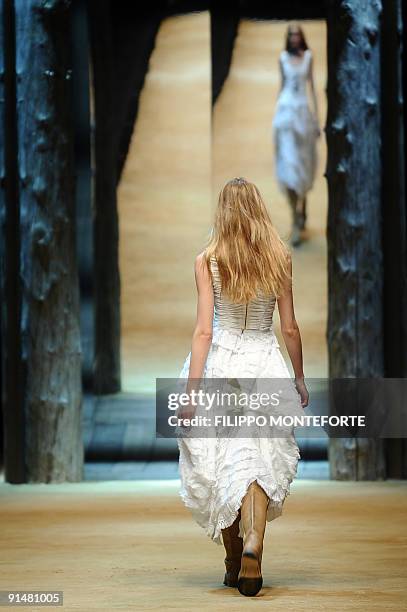 Model displays a creation of D&G Spring/Summer 2010 ready-to-wear fashion collection on September 24, 2009 during the Women's fashion week in Milan....