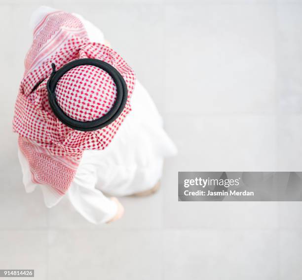 gulf man directly above view - agal stock pictures, royalty-free photos & images