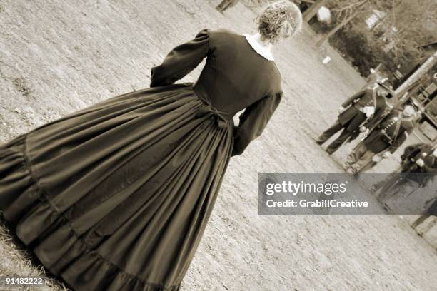 armed and dangerous: striking civil war woman faces army - civil war reenactment stock pictures, royalty-free photos & images