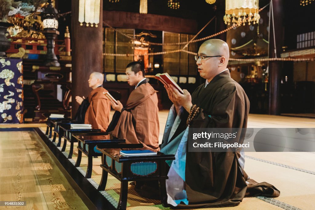 僧侶誇る日本の寺では、