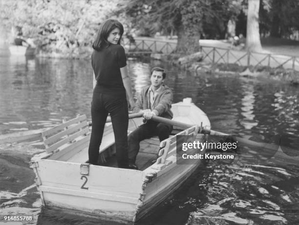 Israeli actress Daliah Lavi in a rowing boat with actor Gianfranco Piacentini in the gardens of the Villa Borghese in Rome, Italy, 20th January 1962.