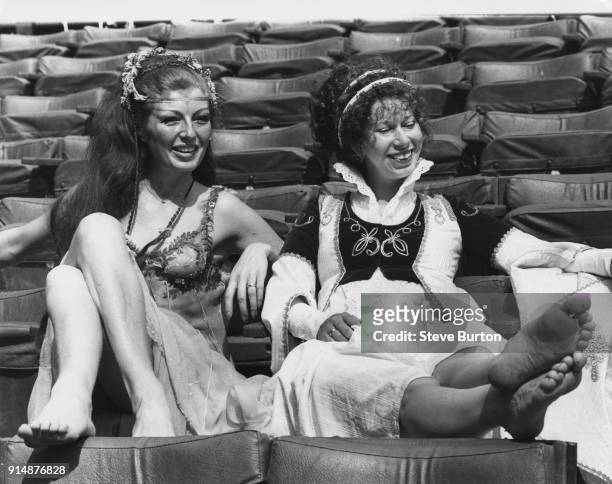 English actresses Rula Lenska as Titania and Elizabeth Estensen as Helena during rehearsals of the New Shakespeare Company production of 'A Midsummer...