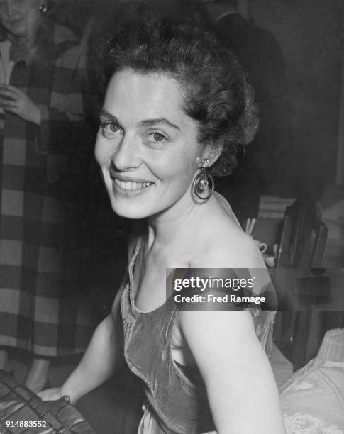 Swedish actress Viveca Lindfors at the Savoy Hotel in London, 17th January 1954. She has just arrived in the UK from America, to star in the play...