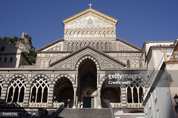 die kathedrale in amalfi - pejft stock-fotos und bilder