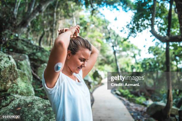 young sporty woman getting ready for training - insulin stock pictures, royalty-free photos & images