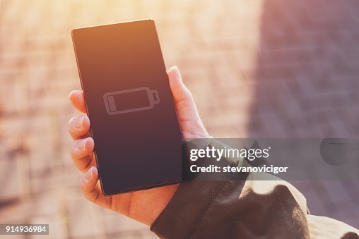 Low battery warning notification on mobile phone Low battery warning notification on mobile phone