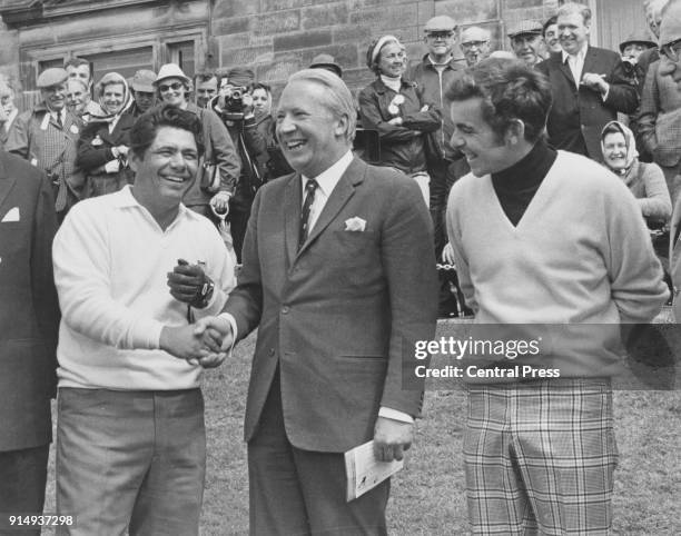 British Prime Minister Edward Heath meets golfers Lee Trevino and Tony Jacklin at the Open Golf Championship at St Andrew's, Scotland, 10th July 1970.