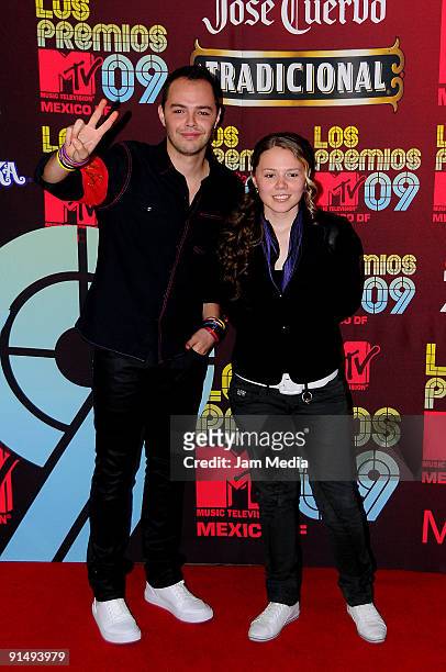 Singers Jesse and Joy arrive at MTV Latino Awards at the Racetrack of the Americas on October 5, 2009 in Mexico City, Mexico
