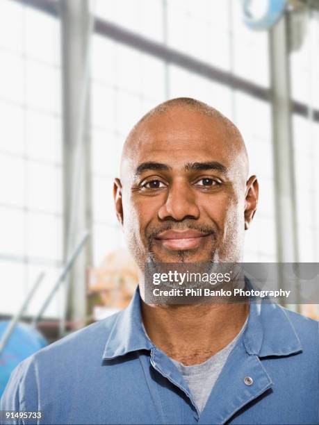 close up of confident african man in coveralls - macacão preto imagens e fotografias de stock