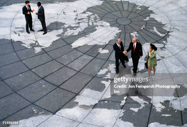 businesspeople walking on map of globe - global team foto e immagini stock