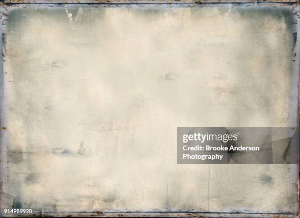Overlapping Paper Texture Photos and Premium High Res Pictures - Getty ...