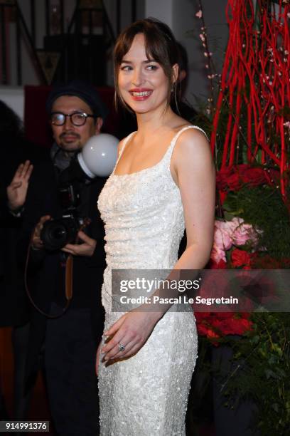 Dakota Johnson attends "Fifty Shades Freed - 50 Nuances Plus Claires" Premiere at Salle Pleyel on February 6, 2018 in Paris, France.