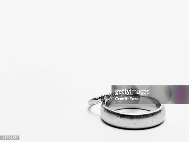 wedding rings - interlocking rings stock pictures, royalty-free photos & images