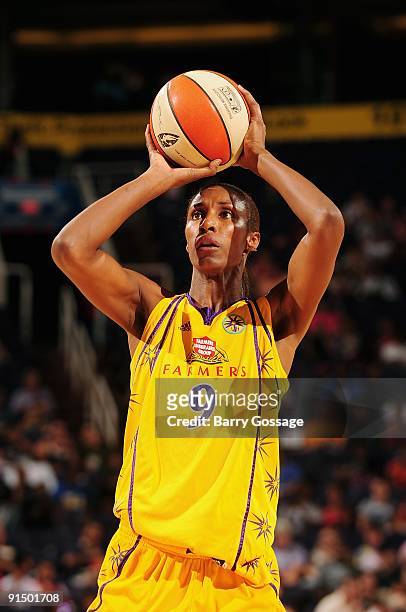 Lisa Leslie of the Los Angeles Sparks shoots a free throw in Game Three of the Western Conference Finals against the Phoenix Mercury during the 2009...