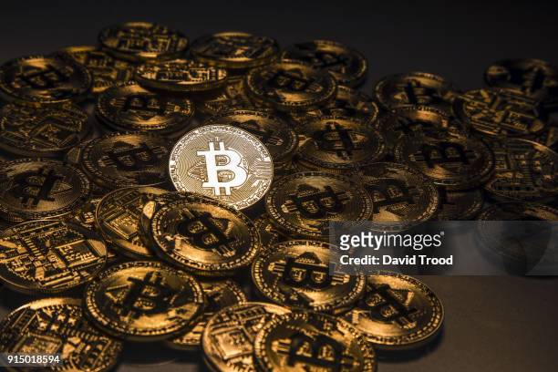 physical version of bitcoin coin aka virtual money. - david trood stockfoto's en -beelden