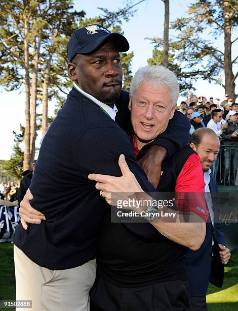 Michael Jordan poses with Former U.S. President Bill Clinton during practice for The Presidents Cup at Harding Park Golf Club on October 6, 2009 in...