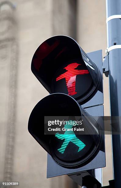 lighted pedestrian light - pedestrian crosswalk stock pictures, royalty-free photos & images
