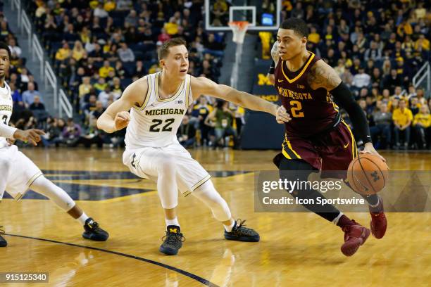 Minnesota Golden Gophers guard Nate Mason drives to the basket against Michigan Wolverines guard Duncan Robinson during a regular season Big 10...