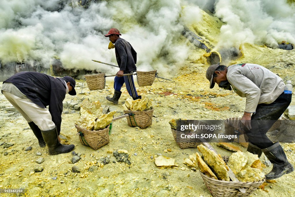 Miners collecting pieces of sulfur among the toxic gases.