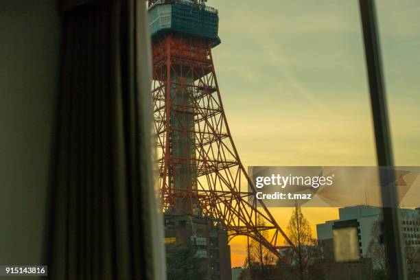 tokyo tower seen from the room - t maz stockfoto's en -beelden
