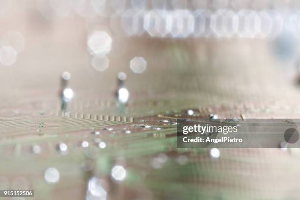 printed circuits - electric circuits - chipset photos et images de collection