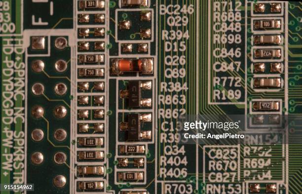 condenser - electric circuits - chipset photos et images de collection