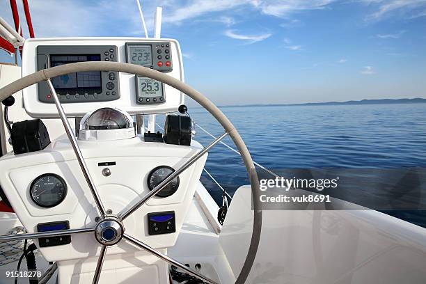 catamarã detalhes-vela na croácia - popa imagens e fotografias de stock