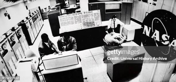 Astronomer Computer Photos and Premium High Res Pictures - Getty Images