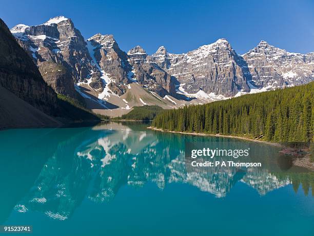 moraine lake, canadian rockies, alberta, canada - moraine lake stock-fotos und bilder