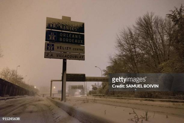 The snow-covered N118 main road is deserted near Velizy-Villacoublay early February 7, 2018 after its closure following heavy overnight snowfall in...