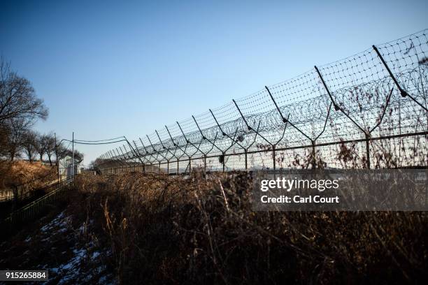 Dmz The Korean Demilitarized Zone Dmz Photos and Premium High Res Pictures ...