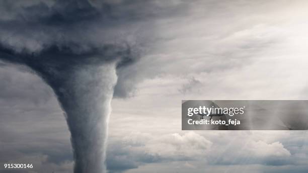 tornado air view - caçador de tempestades imagens e fotografias de stock