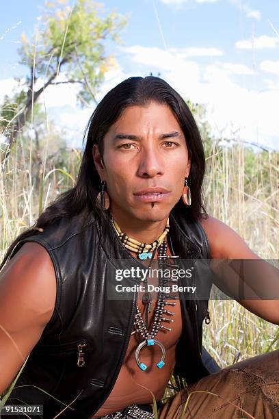 native american man - abiquiu foto e immagini stock