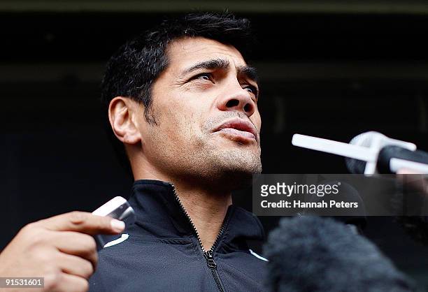 Head coach Stephen Kearney talks to the media during a New Zealand Kiwis media session at the Millennium Institute on October 7, 2009 in Auckland,...