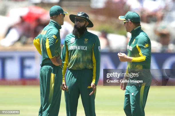 South African captain Aiden Markram, Hashim Amla of South Africa and David Miller of South Africa talk tactics during the 3rd Momentum ODI match...